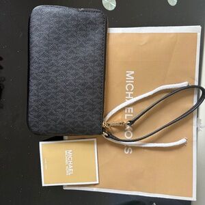 Michael Kors Wristlet